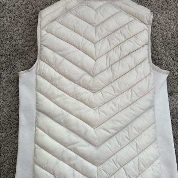 GAP Women's Off-White Quilted Vest - Picture 2 of 4
